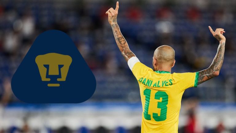 Dani Alves en acción con Brasil