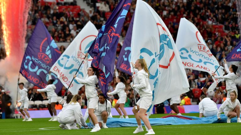 Ceremonia protocolaria en Eurocopa femenina