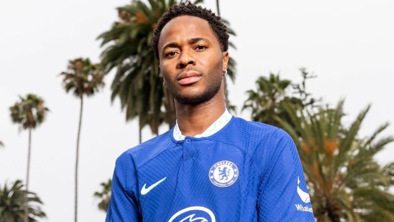 Raheem Sterling ya luce la playera del Chelsea