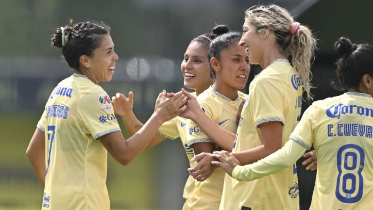 América Femenil celebrando un gol