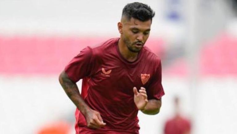 Tecatito Corona en pretemporada con el Sevilla