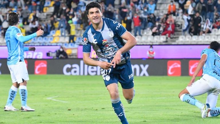 Nicolás Ibáñez festejando un gol