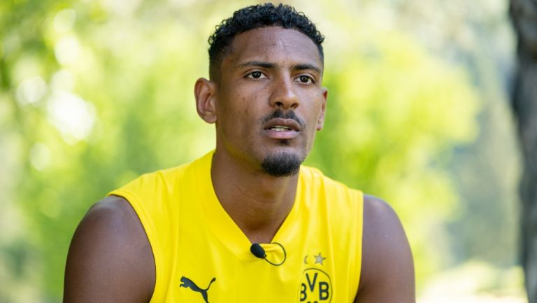 Sébastien Haller en su presentación con el Dortmund