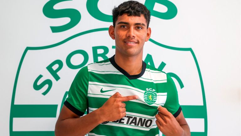 Jesús Alcántar en presentación con el Sporting