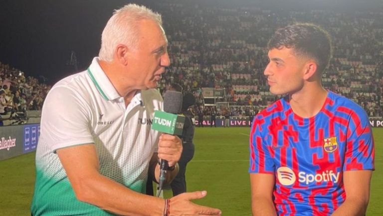 Hristo Stoichkov entrevistando a Pedri