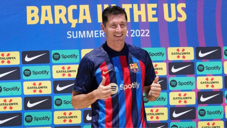 Robert Lewandowski en su presentación con el Barcelona