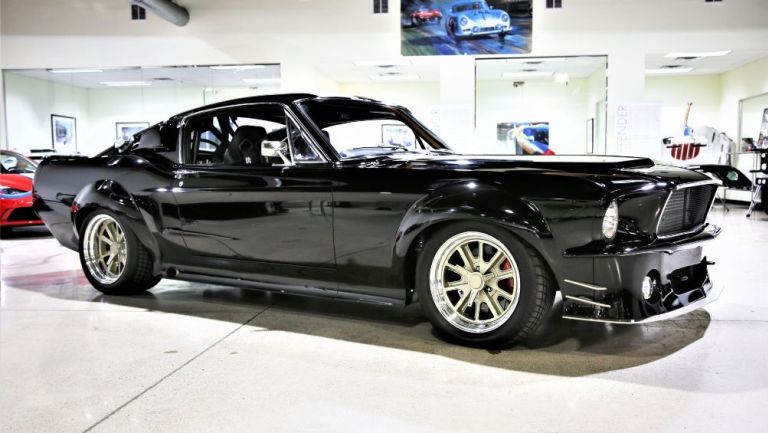 El mustang restomod de 1968 es un auto deportivo de alto nivel