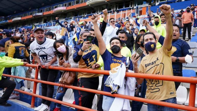 Fanáticos de Pumas en el Estadio Hidalgo