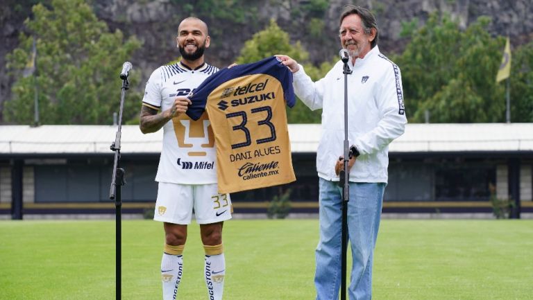 ¿Cuánto cuesta el jersey con de Dani Alves?