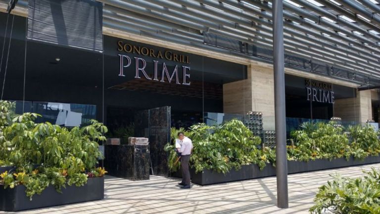 Entrada al restaurante Sonora Grill Prime