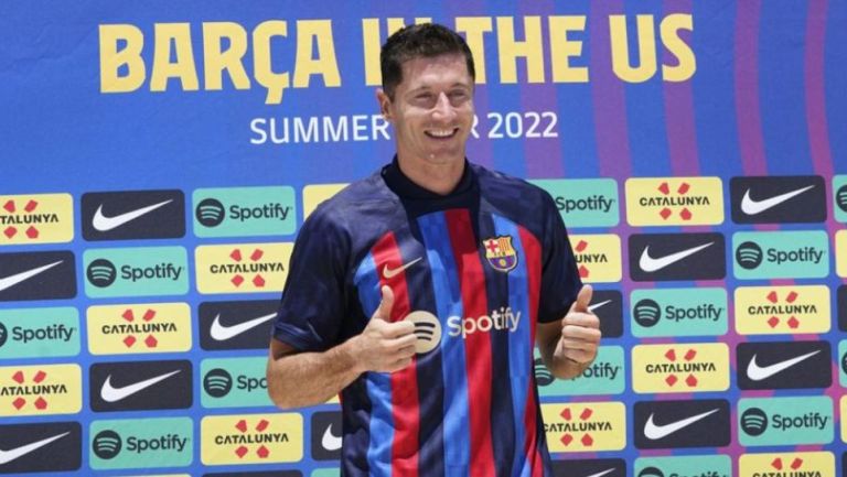 Robert Lewandowski en su presentación con el Barcelona