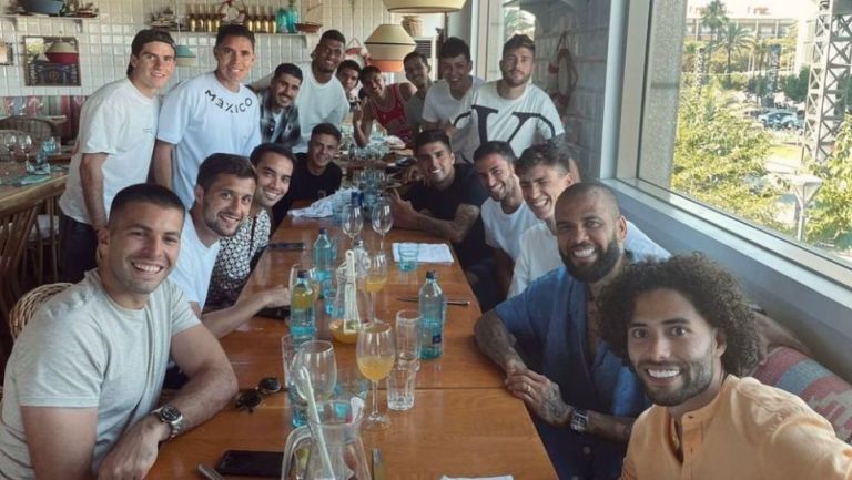 Jugadores de Pumas en un restaurante de Barcelona