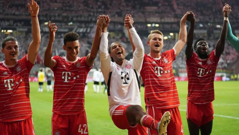 Jugadores del Bayern celebran su victoria ante Eintracht Frankfurt 