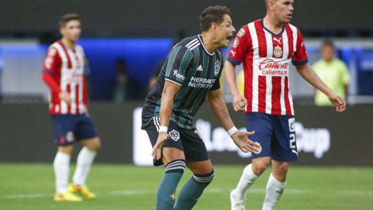 Chicharito durante un partido del Galaxy