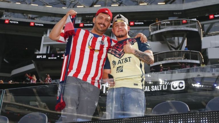 Aficionados de Chivas y América previo a un partido