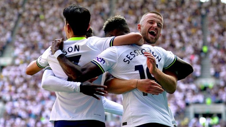 Jugadores del Tottenham celebran un gol