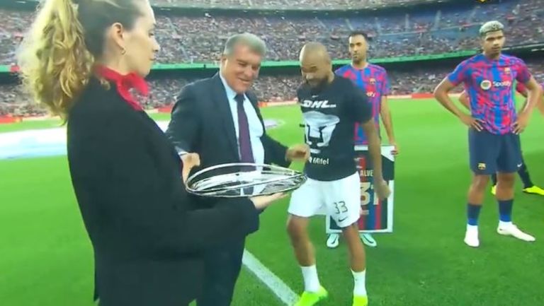 Pumas: Dani Alves fue homenajeado en Camp Nou, previo a juego ante Barcelona