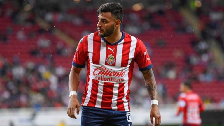 Alexis Vega durante un partido de Chivas