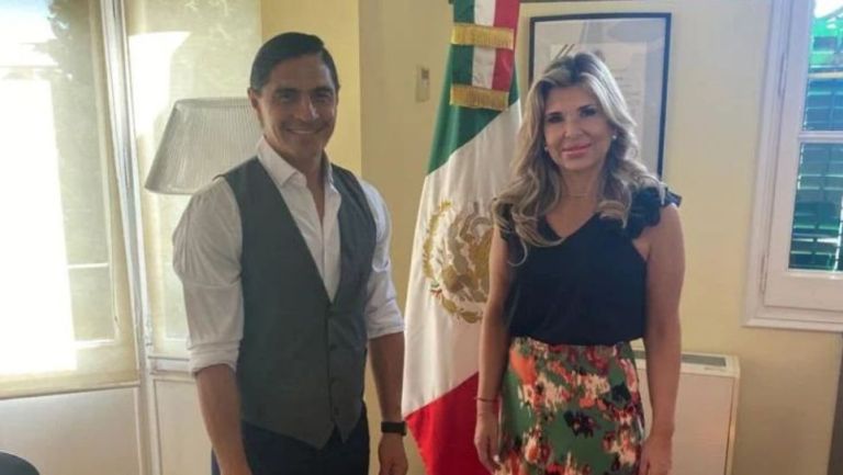 Paco Palencia y Claudia Pavlovich en el Consulado de México en Barcelona