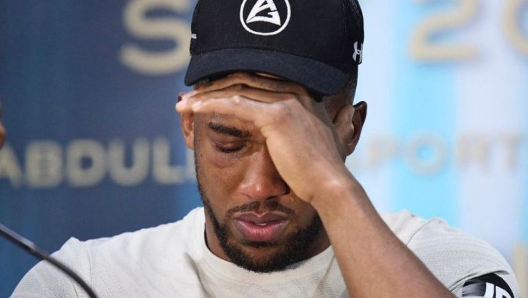 Anthony Joshua llorando 