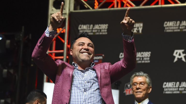 Oscar De La Hoya criticó la victoria de Canelo