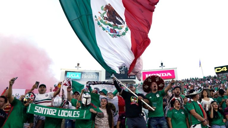 Aficionados de México en el Rose Bowl
