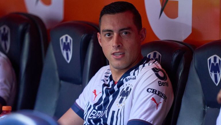 Rogelio Funes Mori en la banca con Rayados