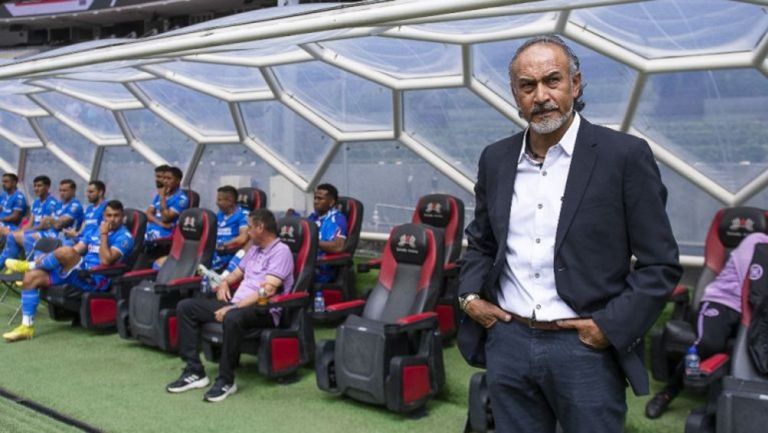 Raúl Gutiérrez dirigiendo a Cruz Azul