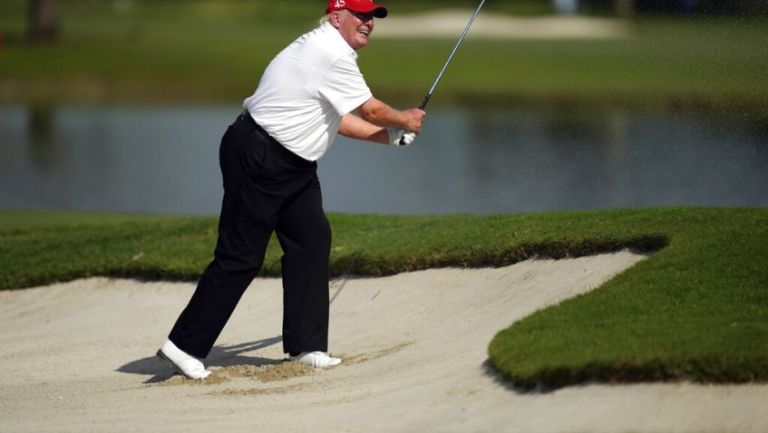 Trump hizo lucir sus movimientos de golf