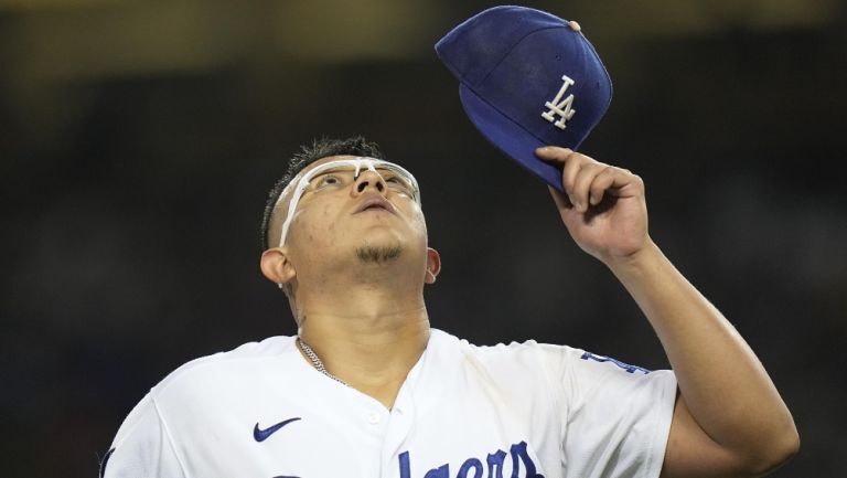 Julio Urías en un juego de los Dodgers