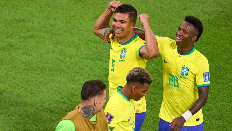 Casemiro y Vinícius Jr. celebran gol con Brasil vs Suiza