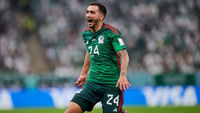Luis Chávez en festejo de gol