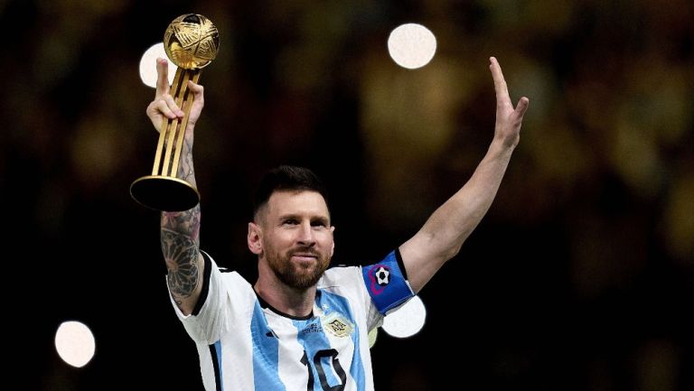 Messi levantando la Copa del Mundo 