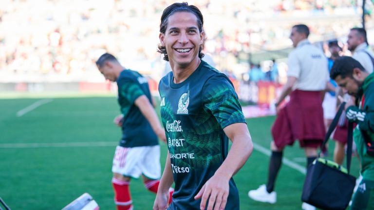 Diego Lainez en un partido de México