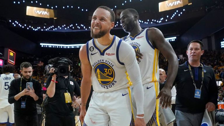 Steph Curry en la victoria de los Warriors ante los Kings en Juego 4