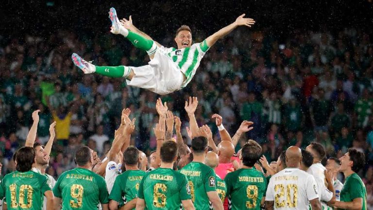 Betis homenajeó a Joaquín con un partido de leyendas, Guardado entró de cambio 