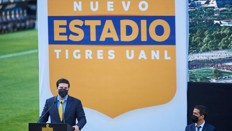 Samuel García anunciando el nuevo estadio de Tigres