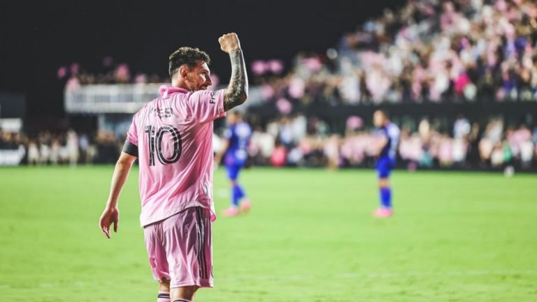 Lionel Messi celebrando su primer gol con el Inter Miami