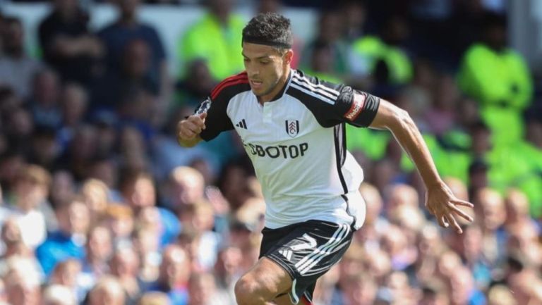 Raúl Jiménez se quedó cerca de meter gol en su debut con el Fulham en Premier League