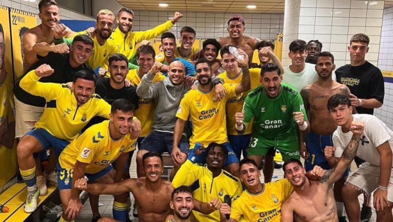Los jugadores de Las Palmas festejando victoria 