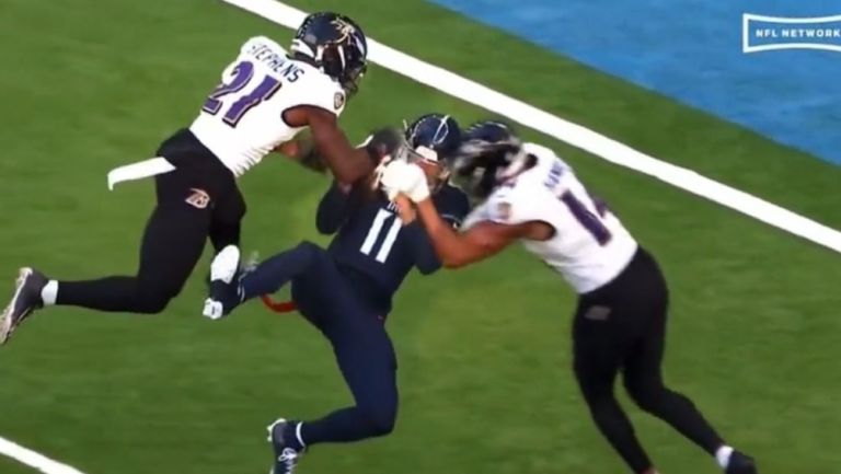 Kyle Hamilton es expulsado tras brutal choque de cascos con Chris Moore en el Ravens vs Titans