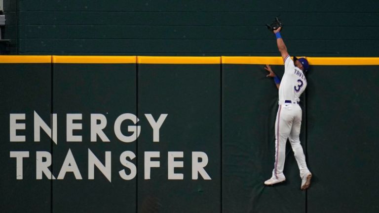 ¡Espectacular! Leody Taveras evita home run con impresionante atrapada ante Astros