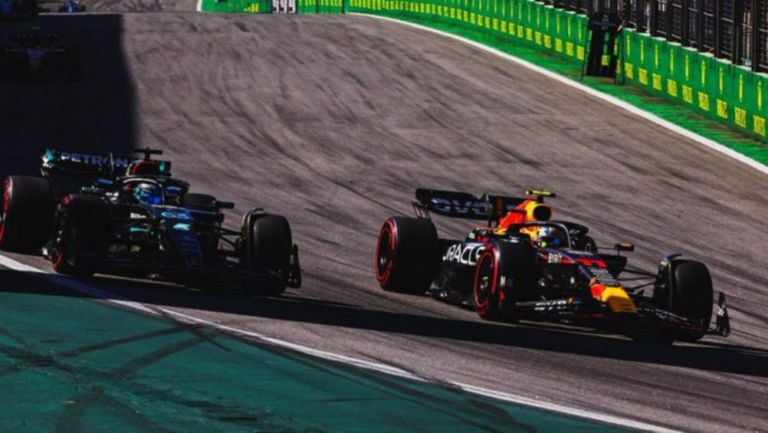 Helmut Marko alaba batalla entre Checo Pérez y Fernando Alonso: 'Fue fascinante'