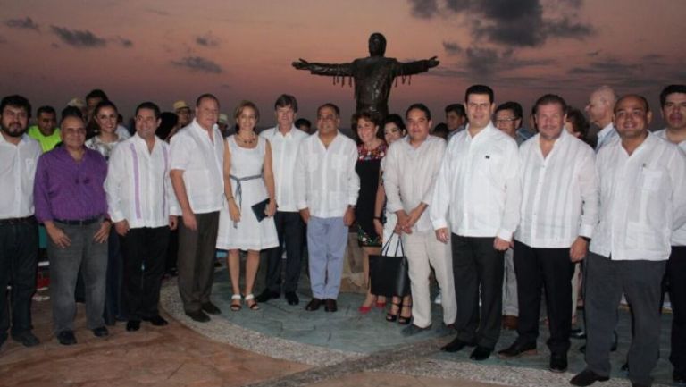 Estatua de Juan Gabriel en Acapulco está desaparecida