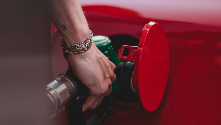 Los autos baratos que menos consumen gasolina en México
