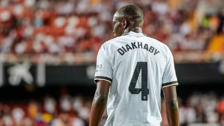 ¡Escalofriante lesión! Diakhaby tuvo que salir en camilla en el partido ante Real Madrid
