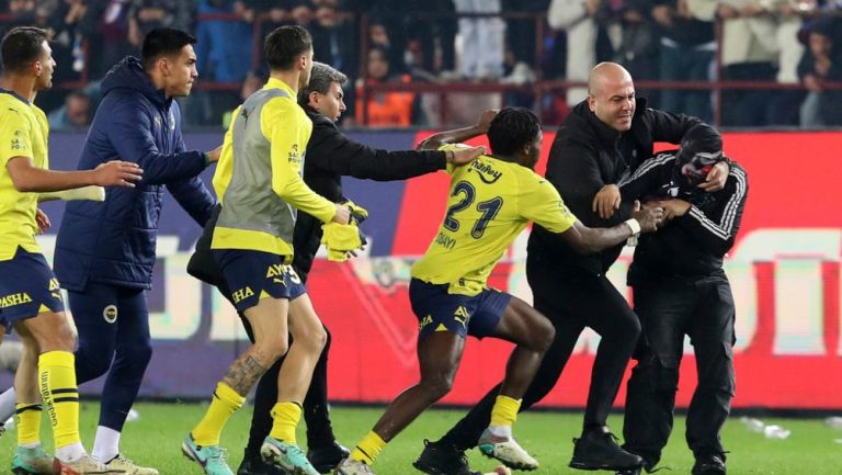 Fenerbahce evalúa abandonar la Superliga de Turquía tras los actos de violencia que sufrió