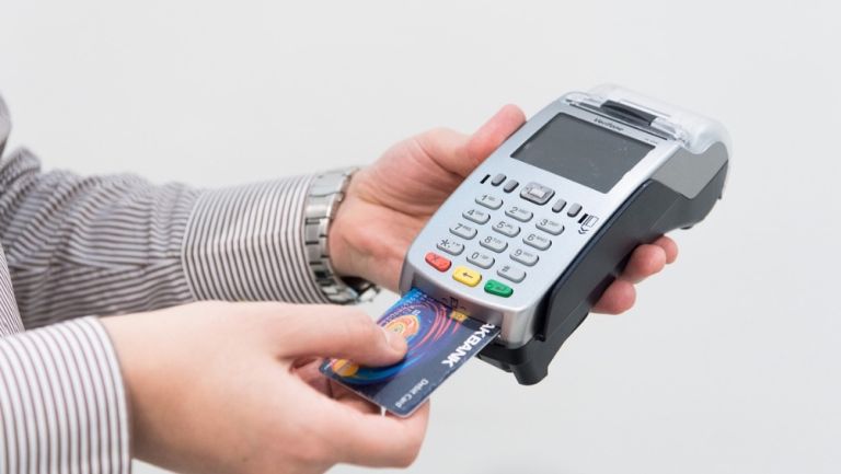 Adiós a comisiones o cargo extra por pagar con tarjeta de crédito o débito